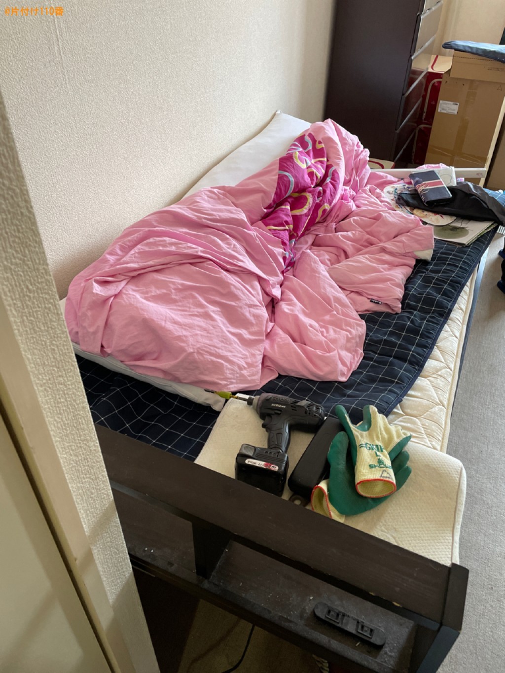 ベッド、ベッドマットレス、布団、物干しスタンド、タンス等の回収